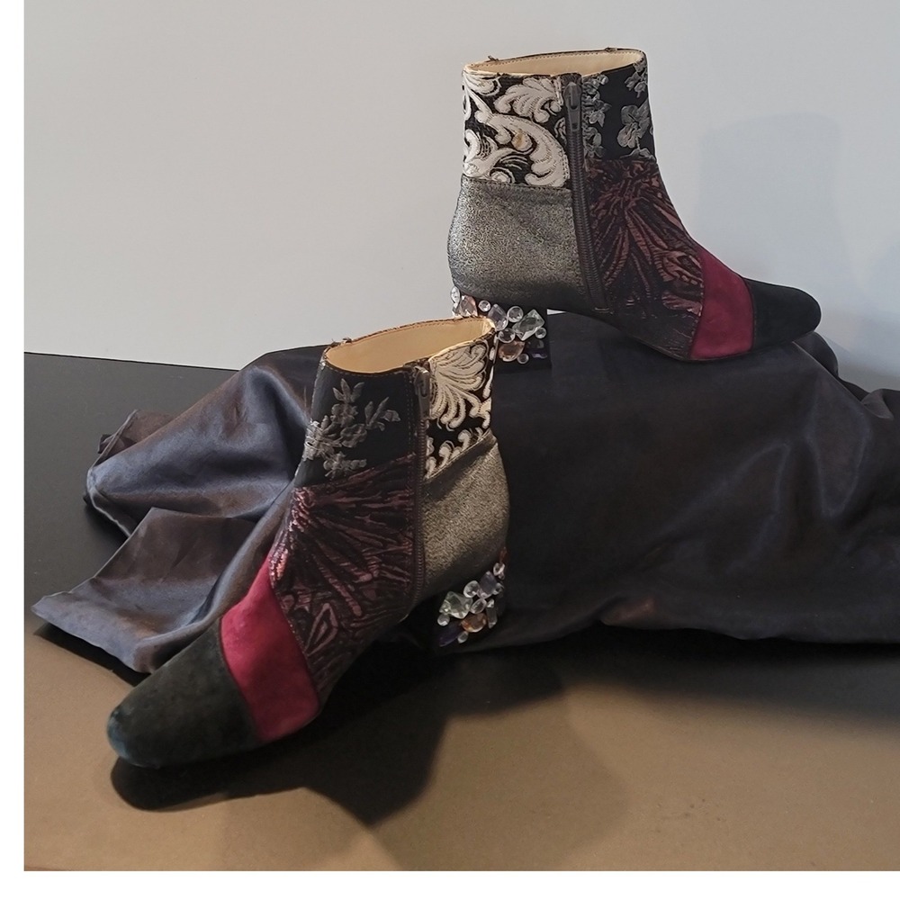 Anthropolgie Betty Mueller Suede Ankle Boots Burgundy Black 38